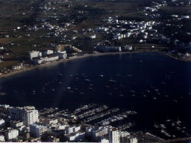 IBIZAPLAMA6.jpg (69383 bytes)